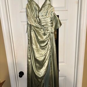Elegant Green Evening Gown